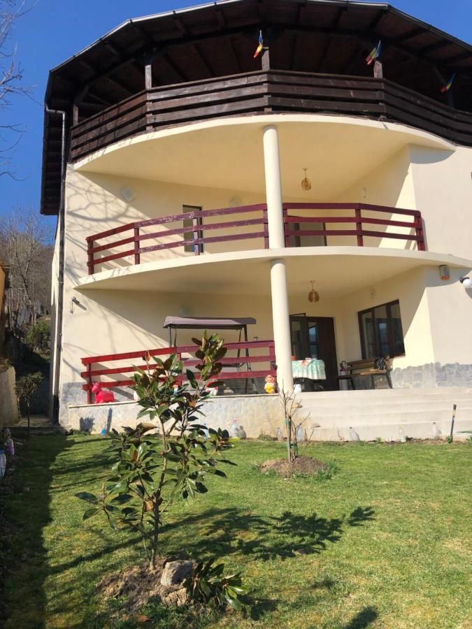 Проживание в семье CASA RELY Бэи­ле-Олэ­неш­ти-48